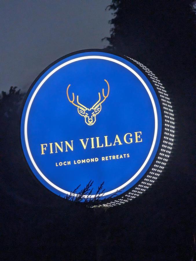 Finn Village "Raspberry Cottage" Private Garden, 6-Seater Hot Tub, Firepit & Pizza Stove Glasgow Exterior photo